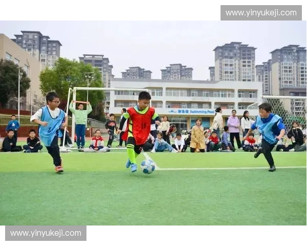 聚焦精彩足球联赛全景呈现绿茵速度激情与荣耀时刻绽放光芒四射影